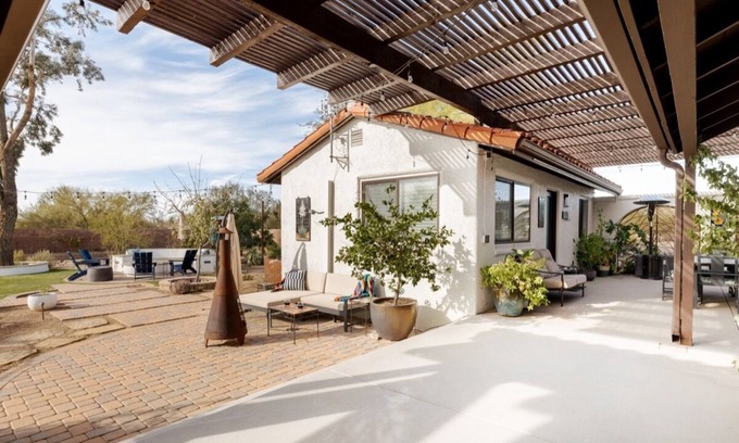 Orange Ranch Estates House | Oasis Casita: Luxe Guest House on Peaceful 4 Acres, Hot Tub