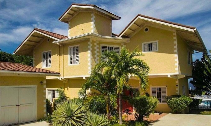 Tower Isle Villa | Oasis Palms Luxury Villa