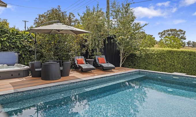 Macarthur House | Oasis Retreat Luxe Couples Escape|Pool|Spa|4PM SUN CHECK OUT*n