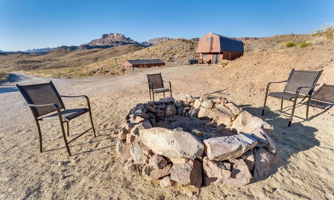 Golden Valley Apartment | Oatman Studio w/Fire Pit Near Bullhead City!