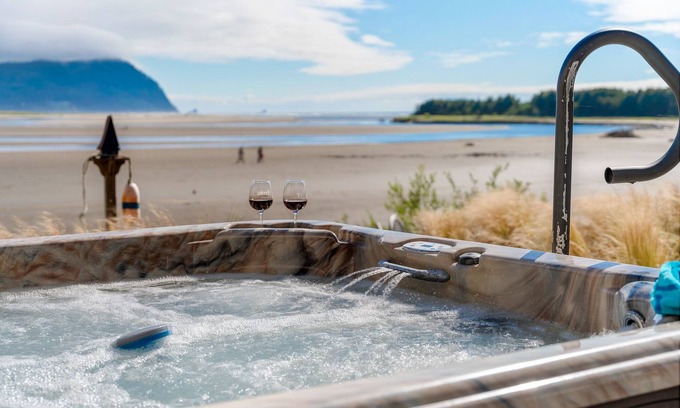 Gearhart House | OB:}Ocean/River&MtViews~Hot-Tub ~Kayaks~FirePit~Ping-Pong~Foosball~Bikes~DogsOk~
