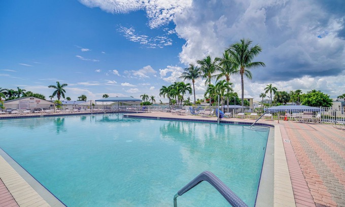 Nettles Island House | Ocean Access, Mini Golf & Pools: Jensen Beach Gem