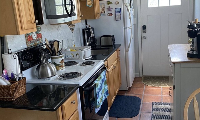 Bay Shore Apartment | Ocean Bay Park Studio from 1400/Mid week !
