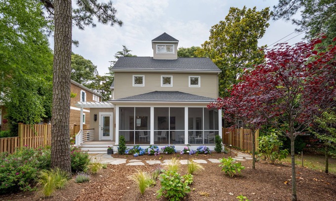The Pines House | OCEAN BLOCK IN "THE PINES" - 18 Park Ave, Rehoboth Beach