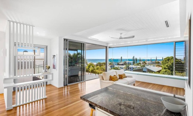 Alexandra Headland Villa | Ocean Blue @ Alex