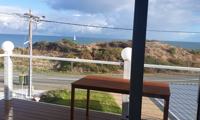 Halls Head House | Ocean Blue Halls Head beach front