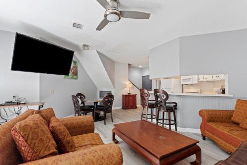 Hilton Head Apartment | Ocean Breeze 33