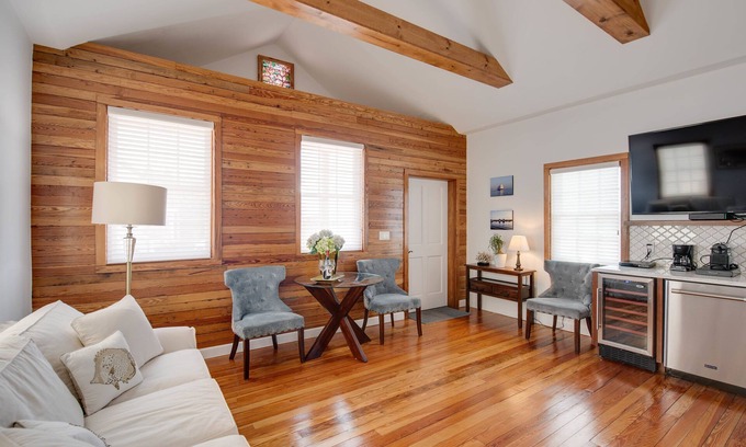 Old Town Apartment | Ocean-breeze Key West Cottage