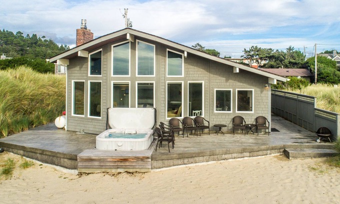 Manzanita House | Ocean Breeze MCA#1374-Luxury Oceanfront, hot tub, 5 bdrm, gourmet kitchen