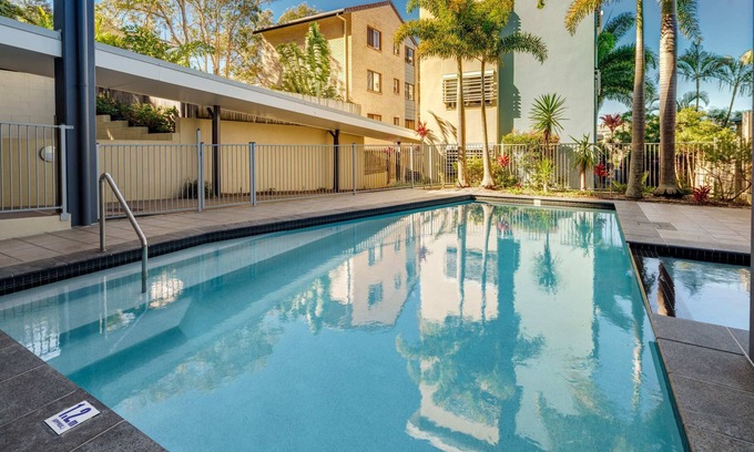 Kings Beach Apartment | Ocean Breeze Retreat: Kings Coastal Apartment