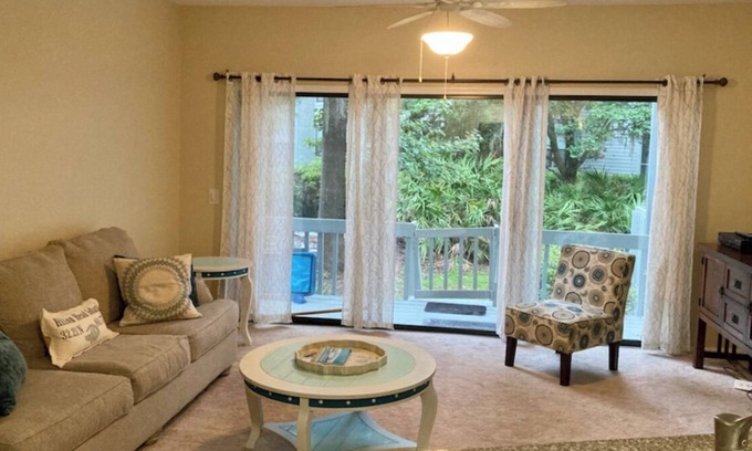 Hilton Head Island Villa | Ocean breeze treetops, sleeps 6 walk tobeach 3pools tennis dog friendly w/d wifi
