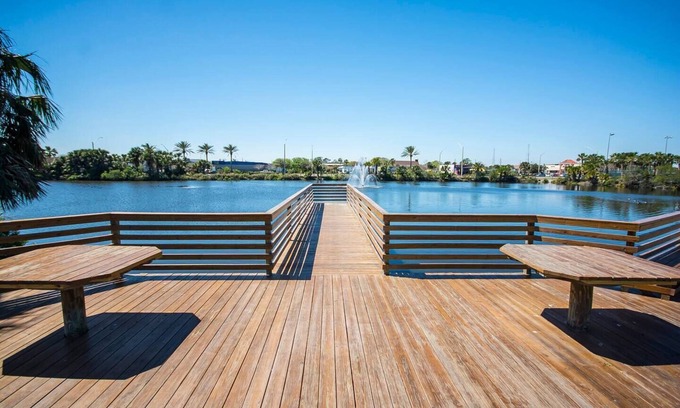 Jacksonville Beach House | Ocean breezes! 2 King Rooms-1/2 block to Ocean
