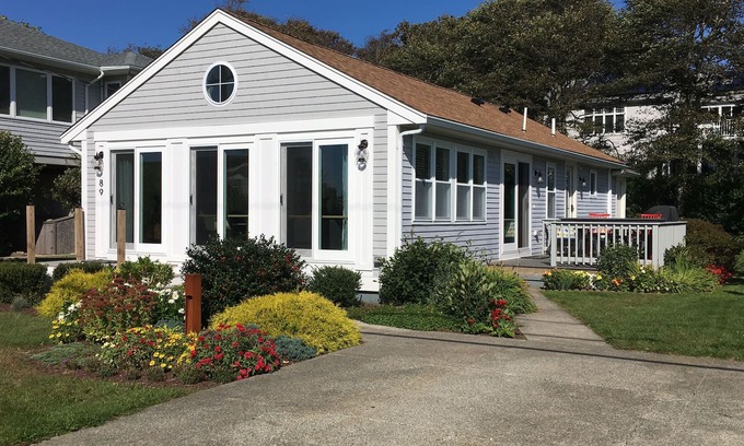 Fairhaven Cottage | Ocean breezes and brilliant sunsets
