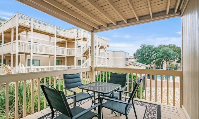 Myrtle Beach Condo | Ocean Bridge 4-A17: 2 BR, 2 BA in Myrtle Beach, Sleeps 4
