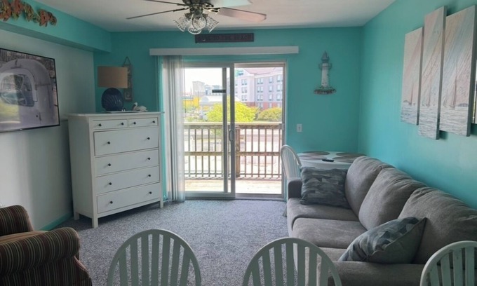 North Ocean City Condo | Ocean calling & country concert availability!
