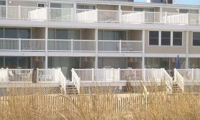 Midtown Ocean City House | Ocean Colony 11, direct ocean front townhouse at 47th street