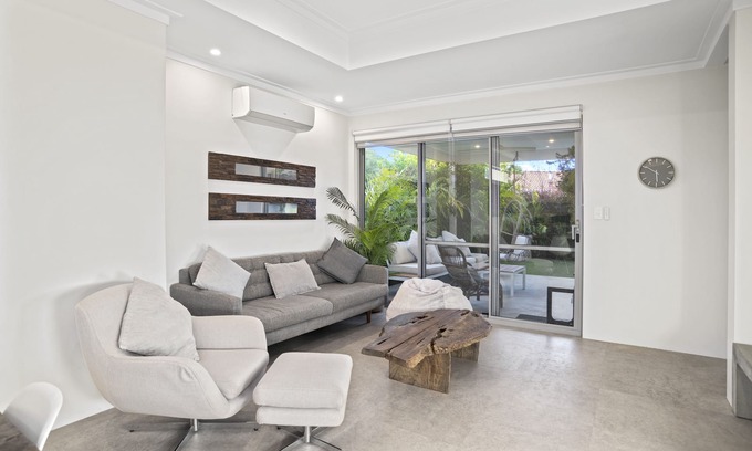 Quindalup House | Ocean Cove Chalet is just 500m from the Dunsborough beach