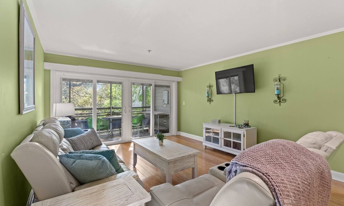 Briarcliffe Acres Condo | Ocean Creek Resort: 2BR Condo w/Pools, Tennis & Walk to Beach