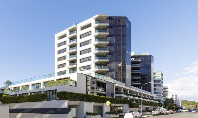 Mount Maunganui Apartment | Ocean Eleven 4, with sea peeps to the Main Beach.