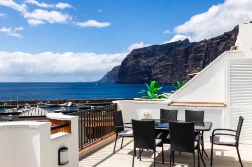 Los Gigantes Apartment | OCEAN PANORAMA - 3 AC bedrooms, private garage, pool, 2 bathrooms, tv channels