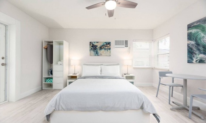 Lauderdale-by-the-Sea Apartment | Ocean Flats #4 - Lauderdale-by-the-Sea