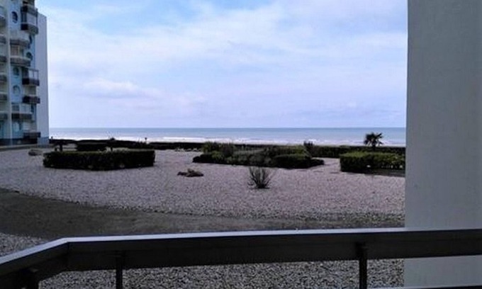 Travo Apartment | Oceanfront 3-Bedroom Apartment with Private Parking and Balcony