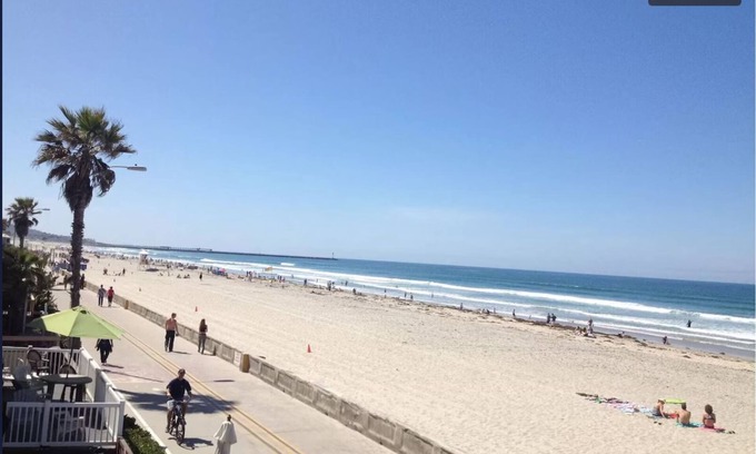 Central Mission Beach Condo | Ocean Front Above Beach-3Br/2Ba/7Bed/Multilevel/AC