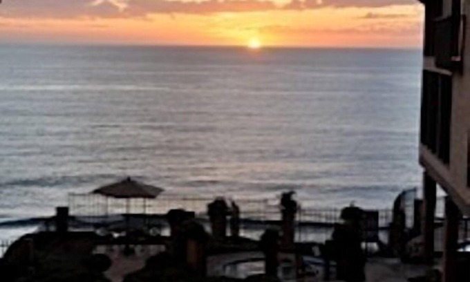 Solana Beach Condo | Ocean Front Complex: Last Minute Specials: Walking distance Del Mar Track/Shops