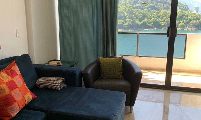 South Shore Hotel Area Condo | Ocean Front Condo- Beach access - Sunset Views-Swimming Pools- Jacuzzi-