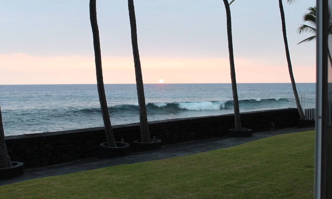 Kahaluu Bay Condo | Ocean front condo 40 feet from the sea!