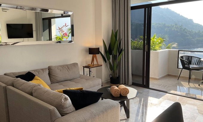 South Shore Hotel Area Condo | Ocean Front Condo Mismaloya
