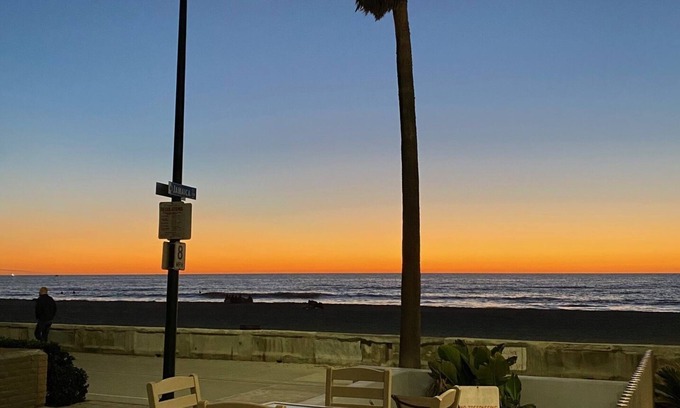 Mission Beach Condo | Ocean Front Condo On the Sand with Ocean View - Clean