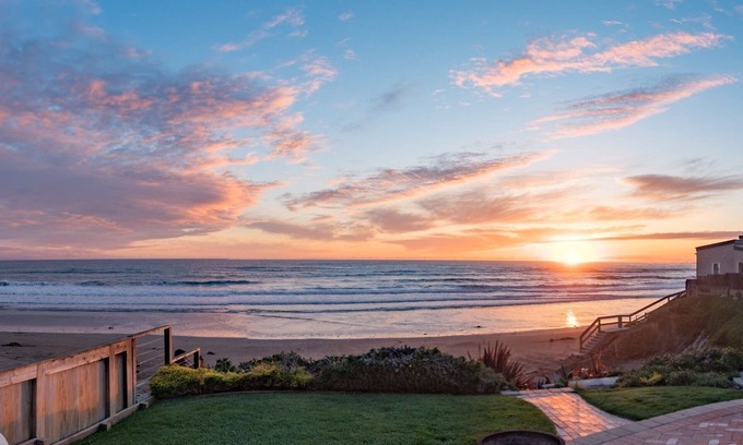Cayucos House | Ocean Front Cottage! Beauty on the outside, Charm on the inside!