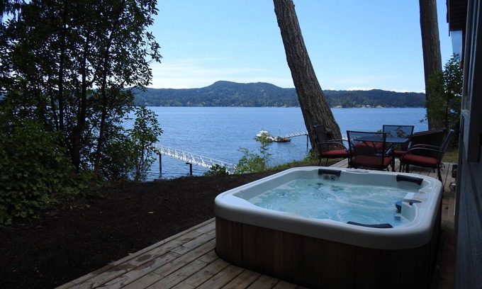 Sooke Cabin | Ocean Front Cottage in Sooke on Vancouver Island Kayaking Hot Tub