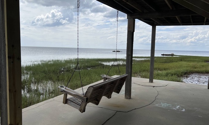 Salem House | OCEAN FRONT ON DARK ISLAND - FISHERMAN'S OASIS!