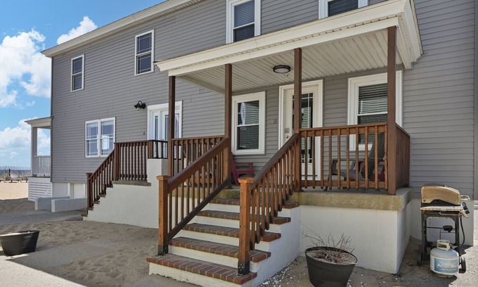 Salisbury Beach House | Ocean Front On The Sand Of Salisbury Beach