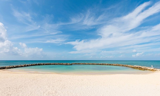 Seven Mile Beach Condo | Ocean Front Paradise Seven Mile Beach Sunsets!