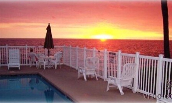 Kailua-Kona Condo | Ocean Front Pool, Private and Newly Renovated Top Corner Unit