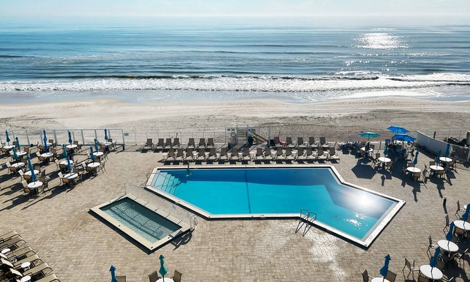 Ortona Park Apartment | Ocean Front Resort w/Beachfront Pool & Beach Access - Studio Unit