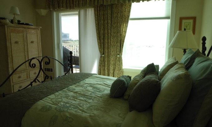 Rockaway Beach Apartment | Ocean front Seaview Condo #102