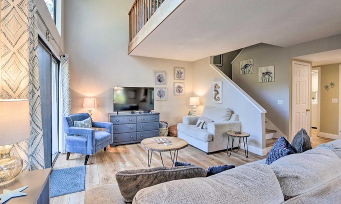 Hilton Head Island House | Ocean Gate Condo with Private Deck and Beach Access!
