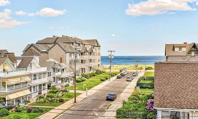 Asbury Park Condo | Ocean Grove 3BR Penthouse - One Block to Beach