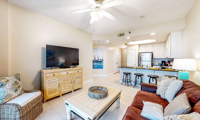 Gulf Shores Condo | Ocean & Gulf front condo w/furnished balcony, shared in/outdoor pools, & hot tub