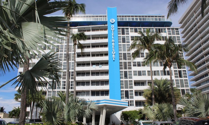 Galt Mile Condo | Ocean Manor Hotel Beachfront Resort living