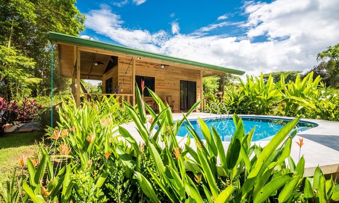 Uvita House | Ocean Melody 2 - Fully Equipped, Walking Distance from Beaches, Garden and Pool!