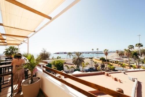 Los Cristianos Hostel | Ocean Nomads Coworking