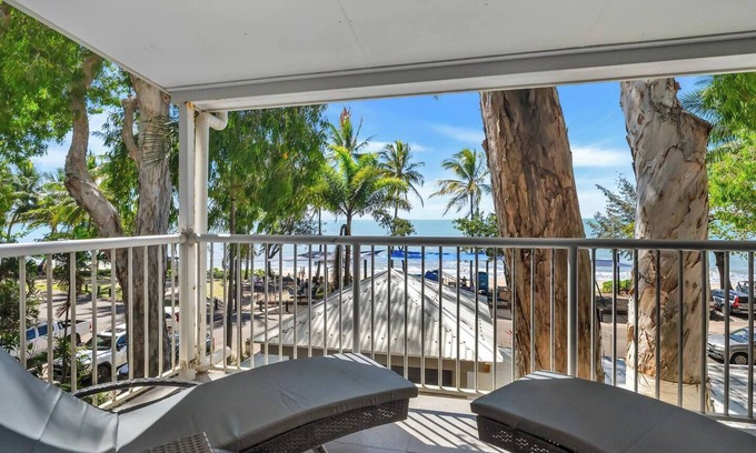 Palm Cove Apartment | Ocean Outlook Absolute Beachfront Studio