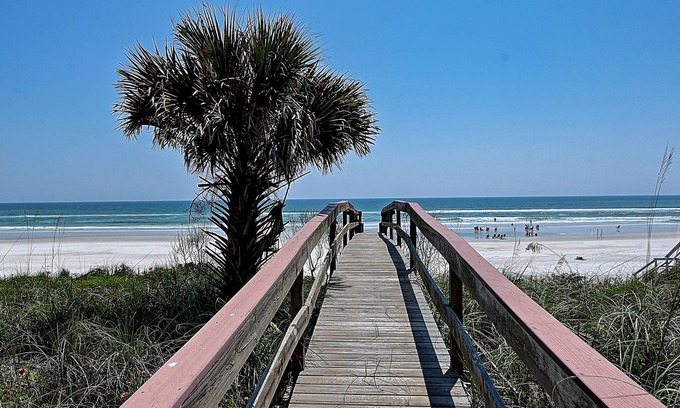 Crescent Beach House | Ocean Paradise