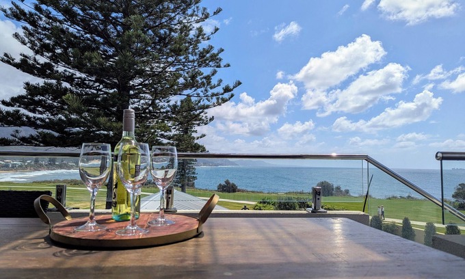Bulli House | Ocean-Pool & Bulli Beach Family Retreat - 4BR, Walk to Cafes & Coastal Walk