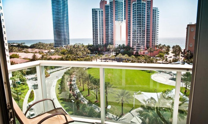 Sunny Isles Beach Apartment | Ocean Reserve Condo by FlatsAway